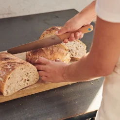 Brotmesser aus rostfreiem Stahl
