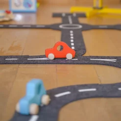 Filz-Spielstraße mit 2 Fahrzeugen
