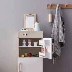 Kinder-Kühlschrank aus Holz