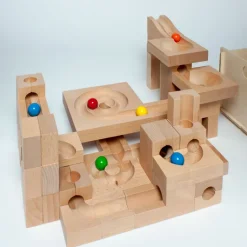 Kugelbahn aus Holz