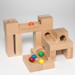 Kugelbahn aus Holz