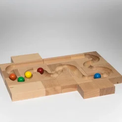 Kugelbahn aus Holz