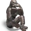 Luis Höger: Skulptur »Lesende«, Bronze