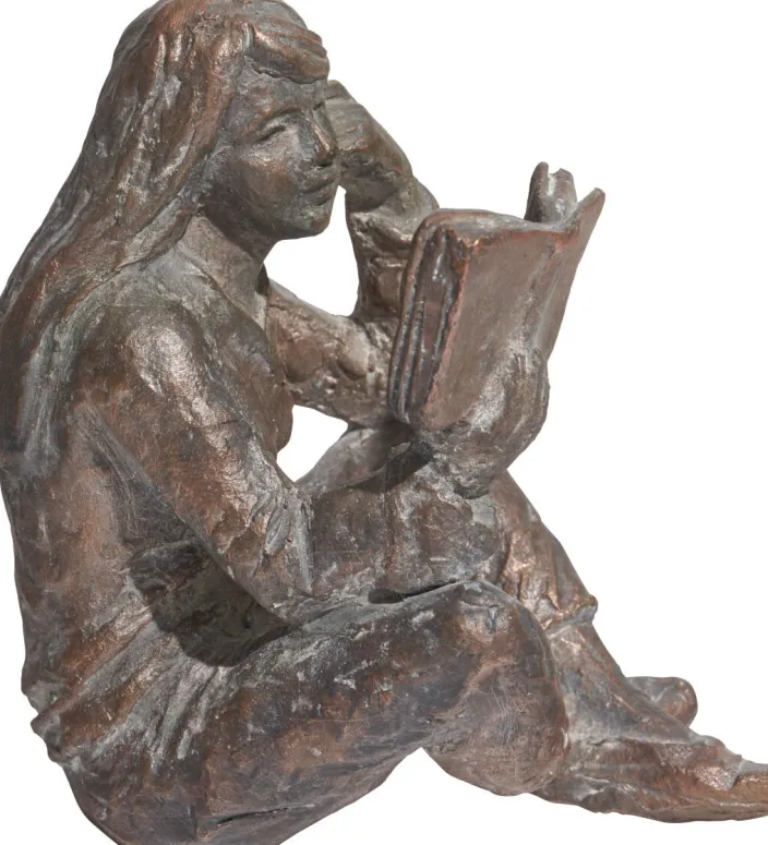 Luis Höger: Skulptur »Lesende«, Bronze